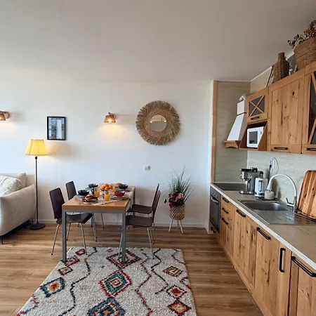 G404 - - Beachfront Apartman *