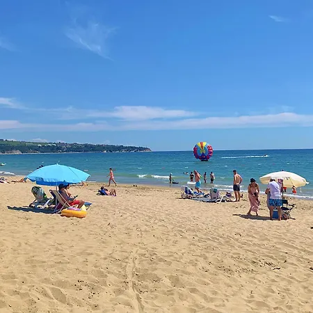 G404 - - Beachfront Apartman *
